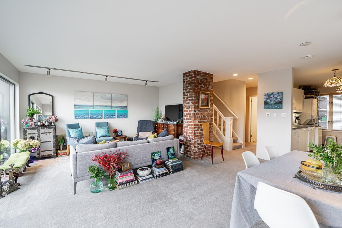 Family Room Photo of 967 W 8th Avenue, Vancouver, BC
