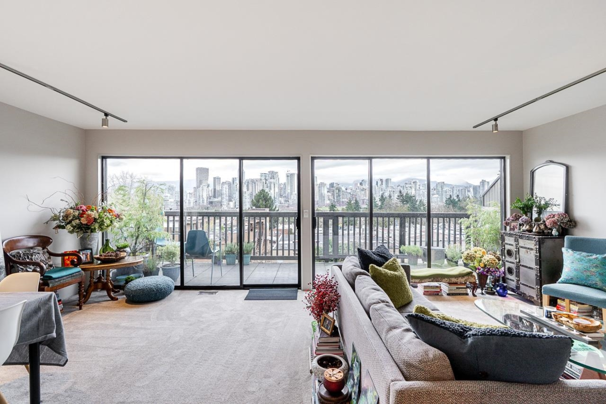 Living Room Photo of 967 W 8th Avenue, Vancouver, BC