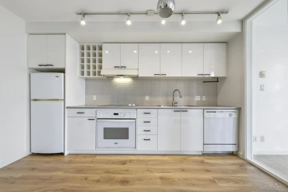 Kitchen Island Photo of 2607 602 Citadel Parade, Vancouver, BC