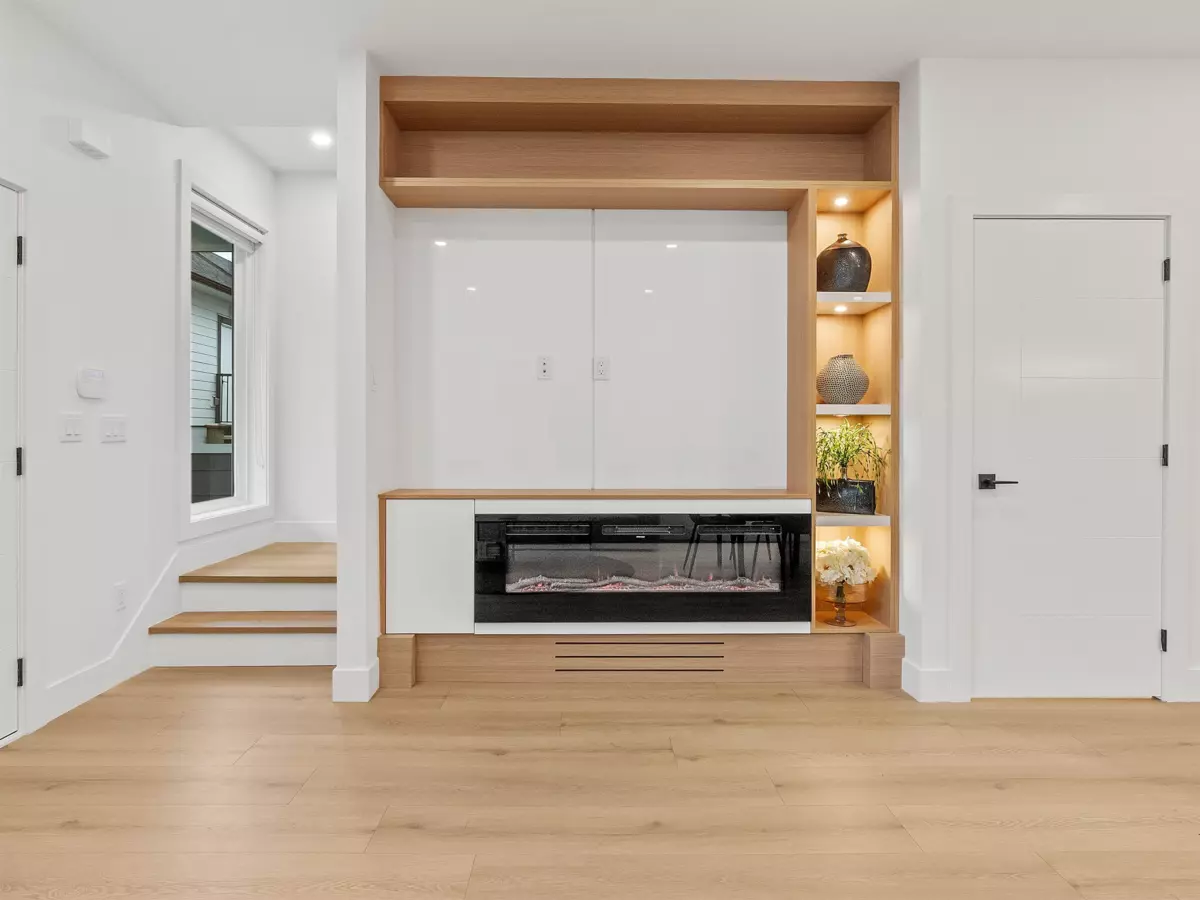 Family Room Photo of 102 16693 16 Avenue, Surrey, BC