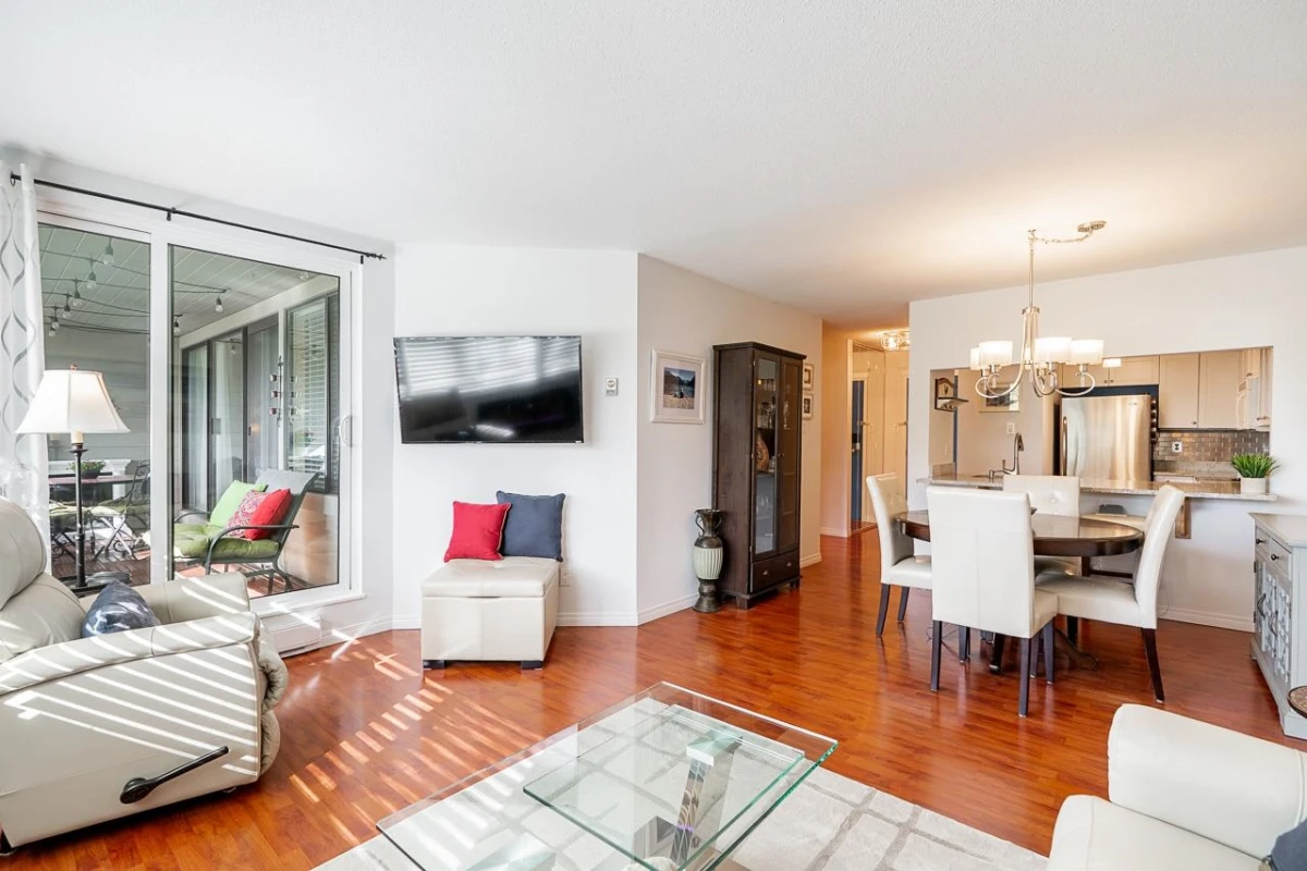 Dining Area Photo of 210 15272 19 Avenue, Surrey, BC