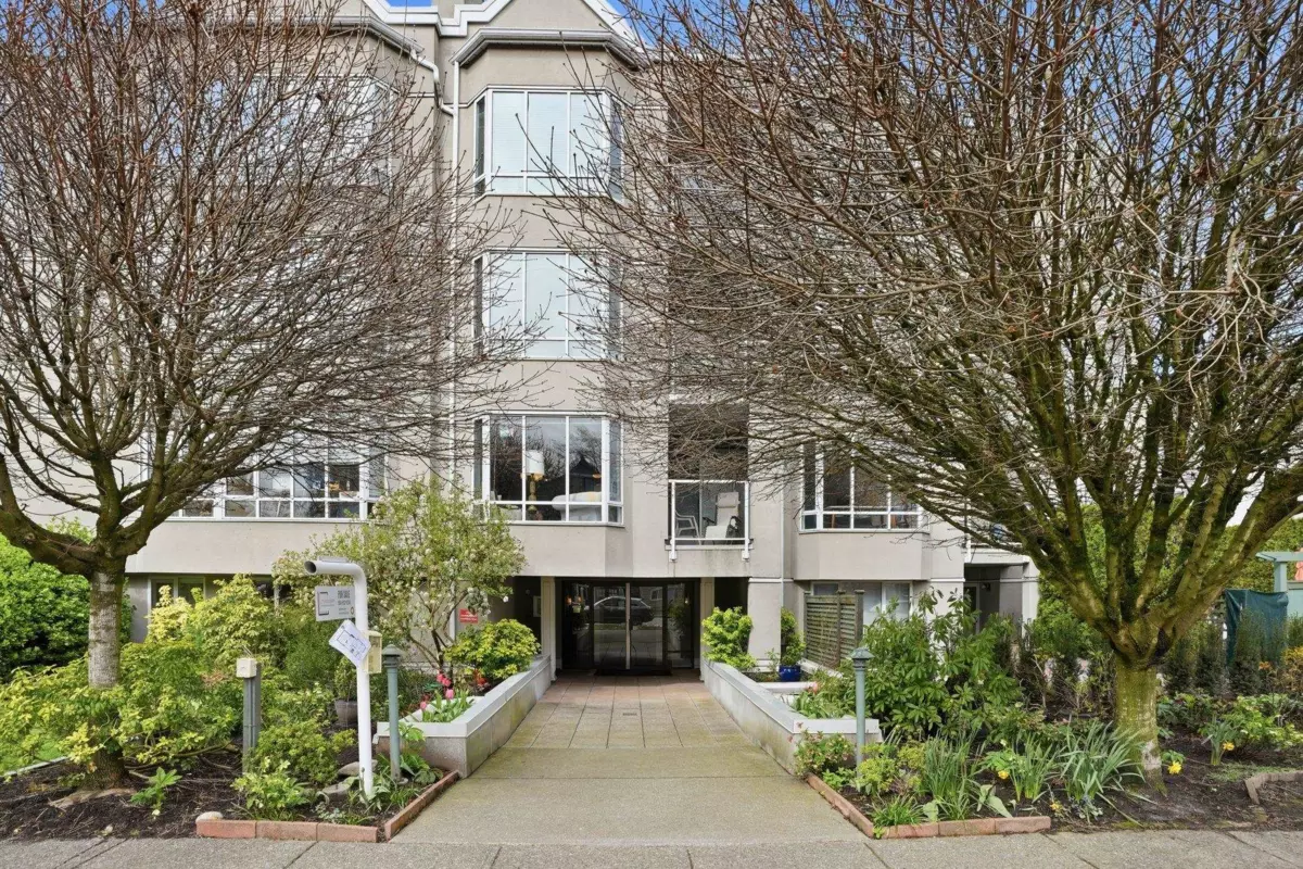 Family Room Photo of 202 2195 W 5th Avenue, Vancouver, BC