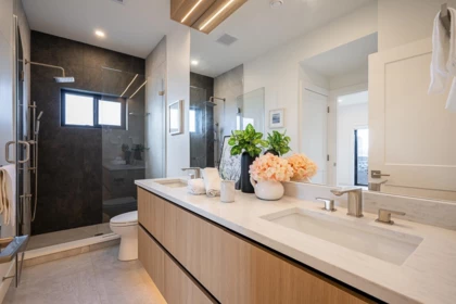 Guest Bathroom Photo of 2 4875 Albert Street, Burnaby, BC