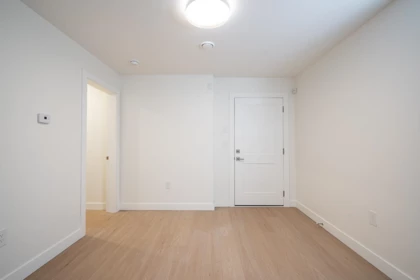 Hot Tub / Spa Photo of 2 4875 Albert Street, Burnaby, BC