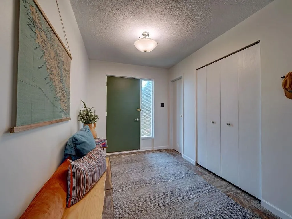 Dining Area Photo of 1175 Marine Drive, Gibsons, BC