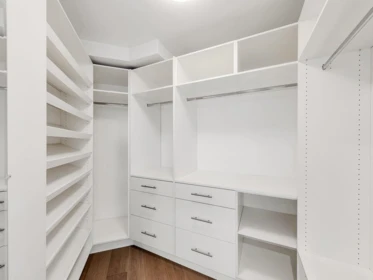 Hallway Photo of 203 2190 Argyle Avenue, West Vancouver, BC