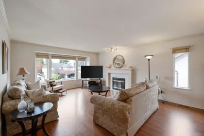 Kitchen Island Photo of 16109 80a Avenue, Surrey, BC