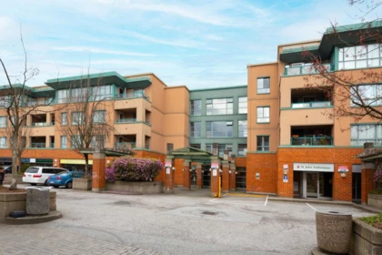 P03 223 Mountain Highway, North Vancouver, BC, North Vancouver — Apartment/Condo for sale
