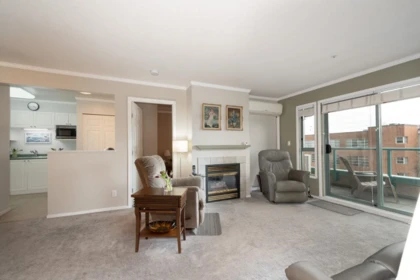 P03 223 Mountain Highway, North Vancouver, BC, North Vancouver — Apartment/Condo for sale