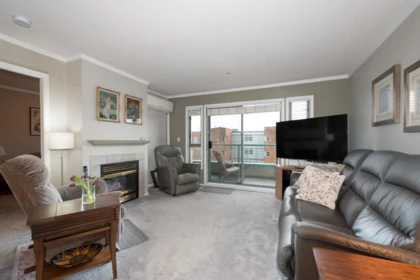 P03 223 Mountain Highway, North Vancouver, BC, North Vancouver — Apartment/Condo for sale
