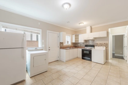 Laundry Room Photo of 10938 131a Street, Surrey, BC