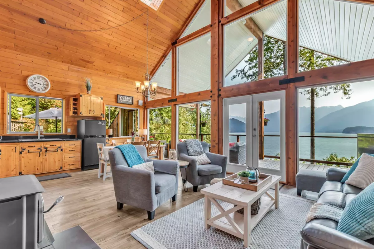 Family Room Photo of 4 Christian Cove, Pitt Meadows, BC