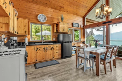 Kitchen Photo of 4 Christian Cove, Pitt Meadows, BC
