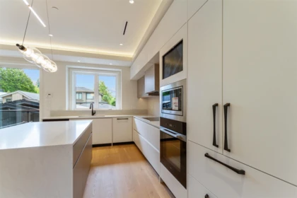 Kitchen Island Photo of 2022 Nanton Avenue, West Vancouver, BC