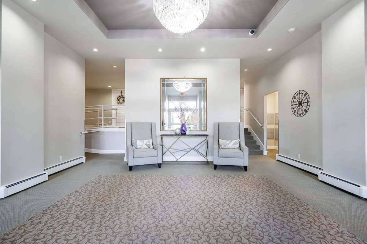 Family Room Photo of 506 15466 North Bluff Road, White Rock, BC