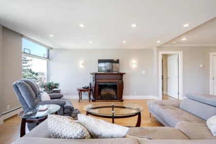 Basement Recreation Room Photo of 506 15466 North Bluff Road, White Rock, BC