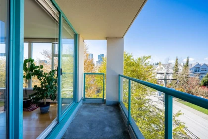 Mudroom Photo of 506 15466 North Bluff Road, White Rock, BC
