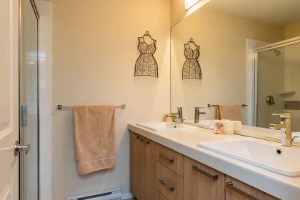 Primary Bathroom Photo of 50 14838 61 Avenue, Surrey, BC