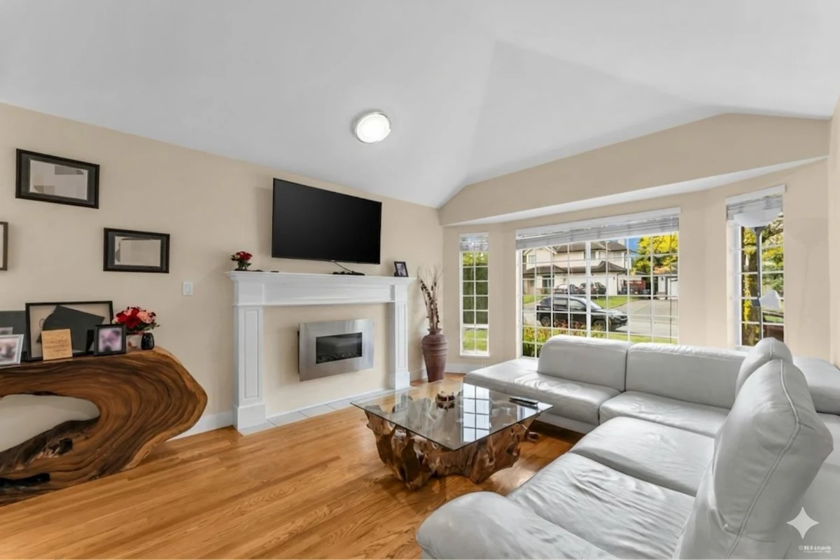 Family Room Photo of 15295 111a Avenue, Surrey, BC