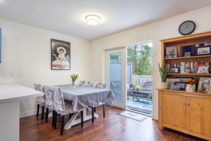 Kitchen Photo of 1 5706 Ebbtide Street, Sechelt, BC