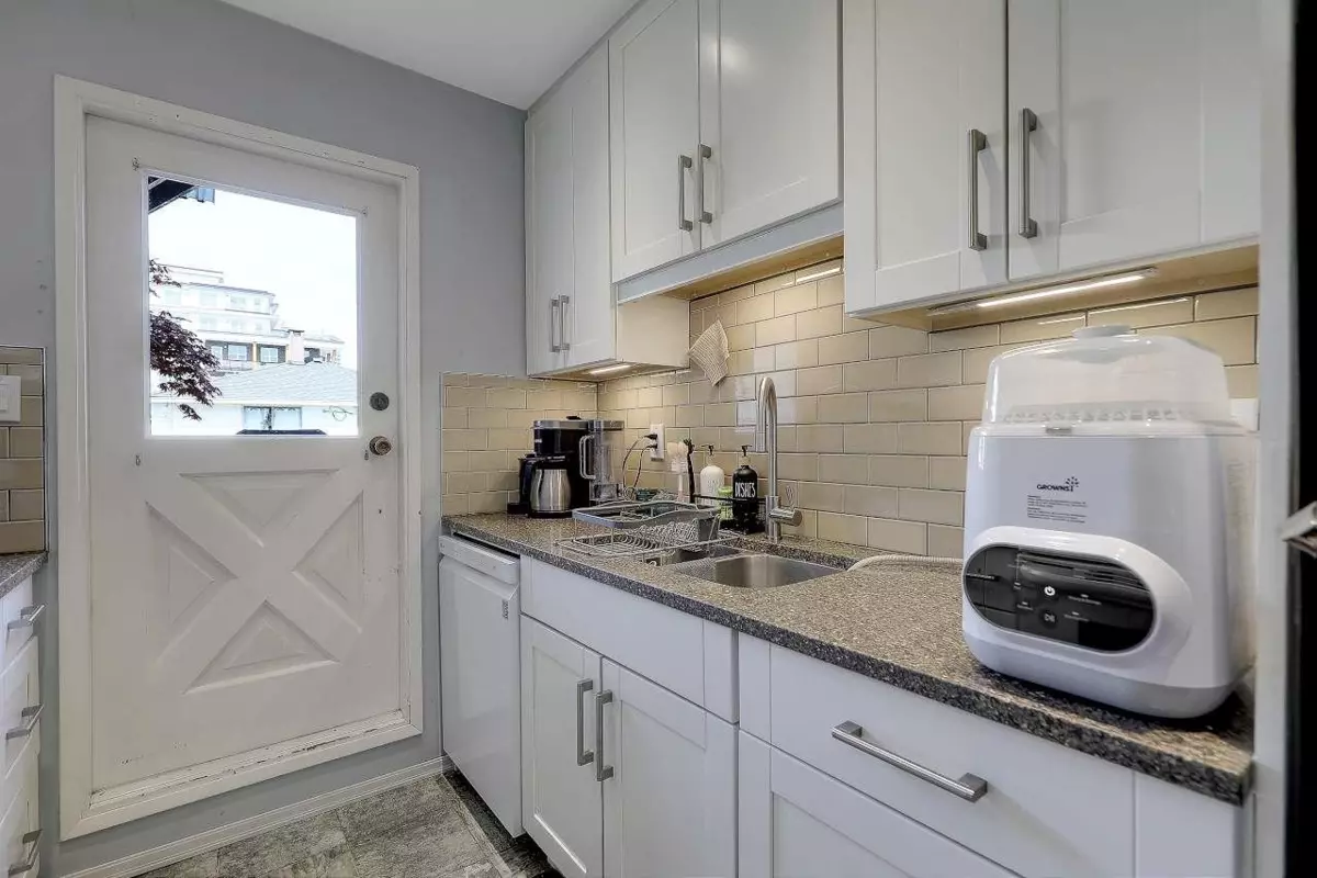 Guest Bathroom Photo of 1491 Merklin Street, White Rock, BC