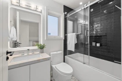 Hallway Photo of 679 W 18th Avenue, Vancouver, BC