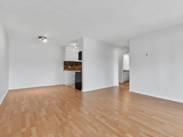 Walk-In Closet Photo of 704 1026 Queens Avenue, New Westminster, BC
