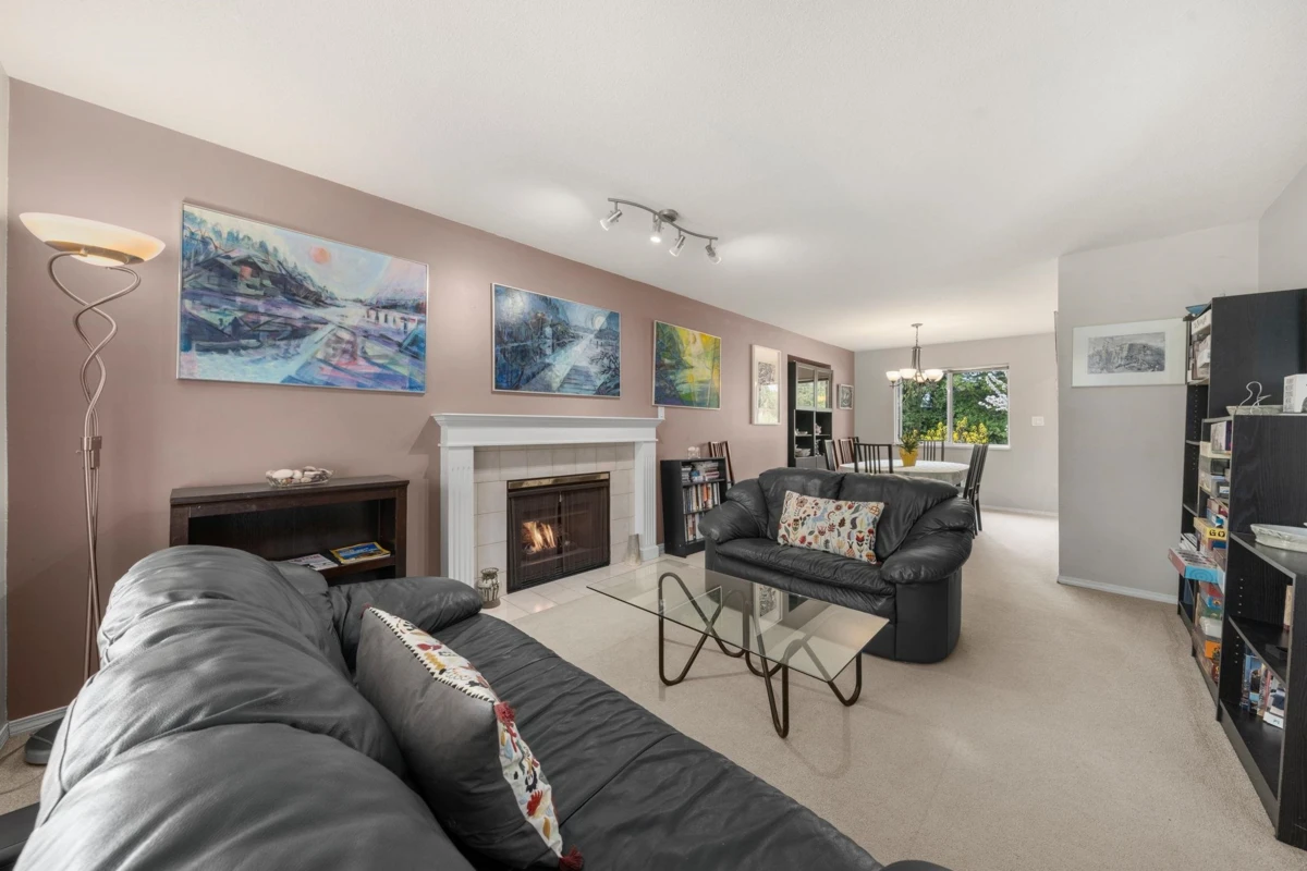 Family Room Photo of 9539 215a Street, Langley, BC