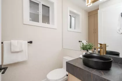 Powder Room Photo of 1 150 E 51st Avenue, Vancouver, BC
