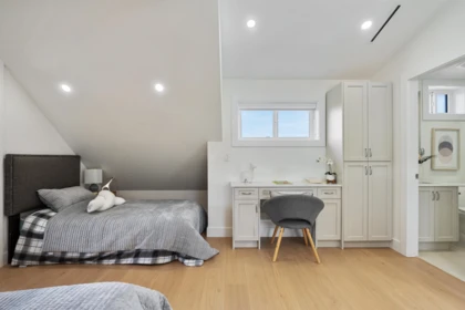 Guest Bathroom Photo of 1 2447 E 41 Avenue, Vancouver, BC