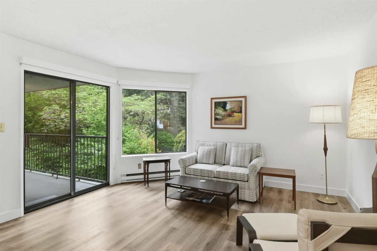 Dining Area Photo of 210 1521 Blackwood Street, White Rock, BC