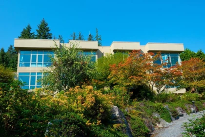 Garden / Landscaping Photo of 3178 Deer Ridge Drive, West Vancouver, BC