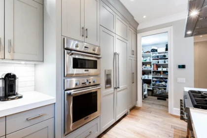 Walk-In Closet Photo of 2615 Dogwood Drive, Surrey, BC