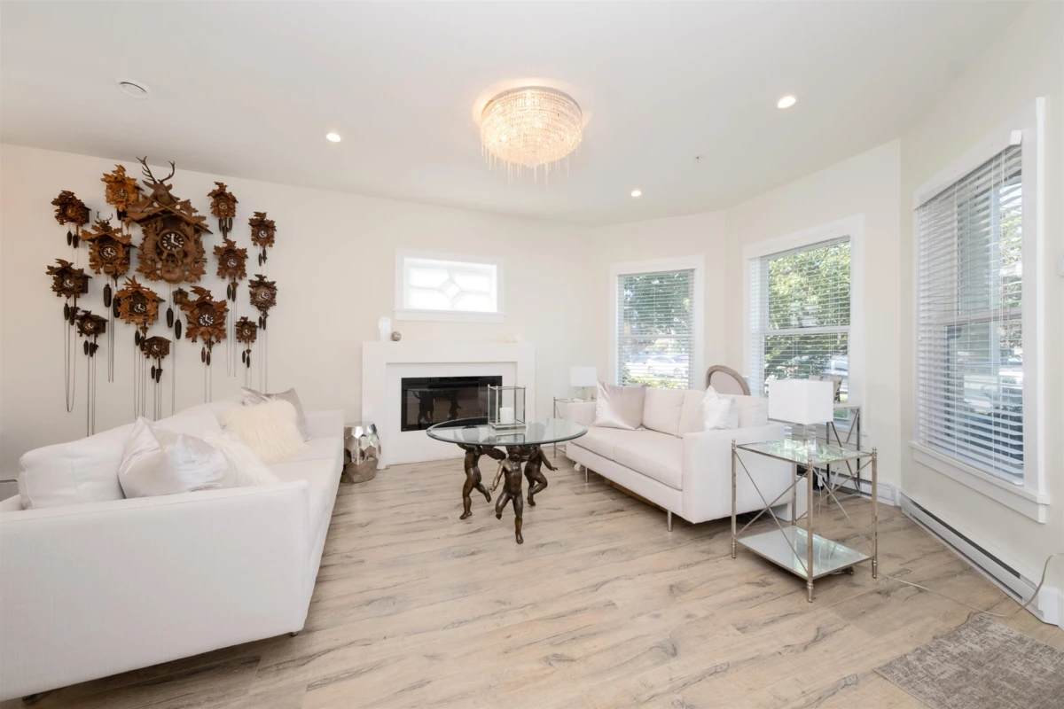 Dining Area Photo of 408 Eighth Street, New Westminster, BC
