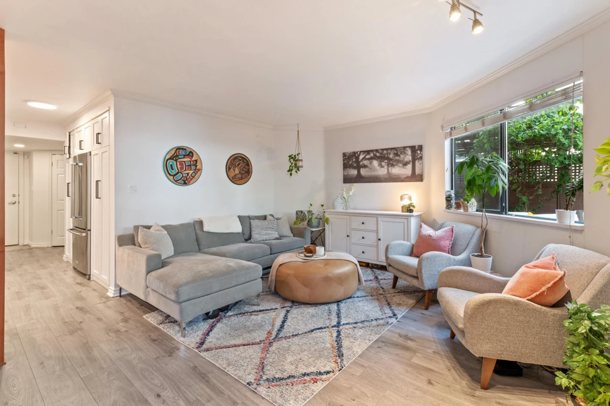 Living Room Photo of 102 1055 W 13th Avenue, Vancouver, BC