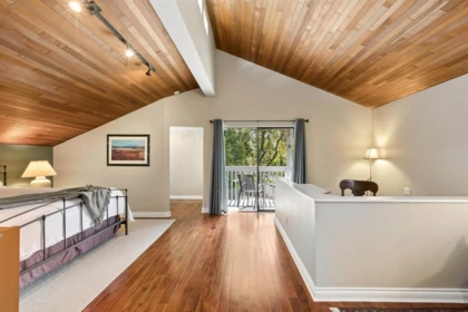 Hallway Photo of 396 Mathers Avenue, West Vancouver, BC