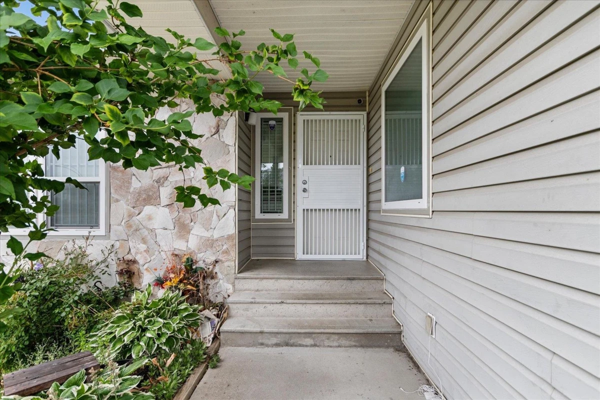 Living Room Photo of 3319 Firhill Drive, Abbotsford, BC