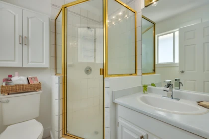 Powder Room Photo of 6488 Sunshine Place, Delta, BC