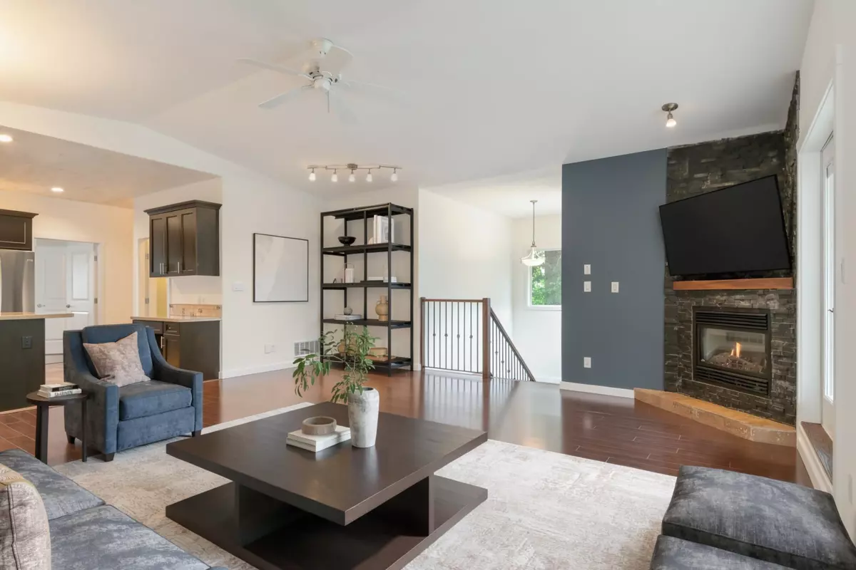 Living Room Photo of 34028 Walnut Avenue, Abbotsford, BC