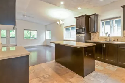 Kitchen Photo of 34028 Walnut Avenue, Abbotsford, BC