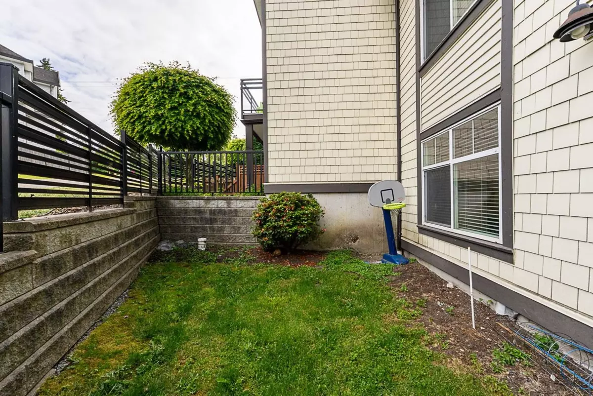 Dining Area Photo of 7 6055 138 Street, Surrey, BC