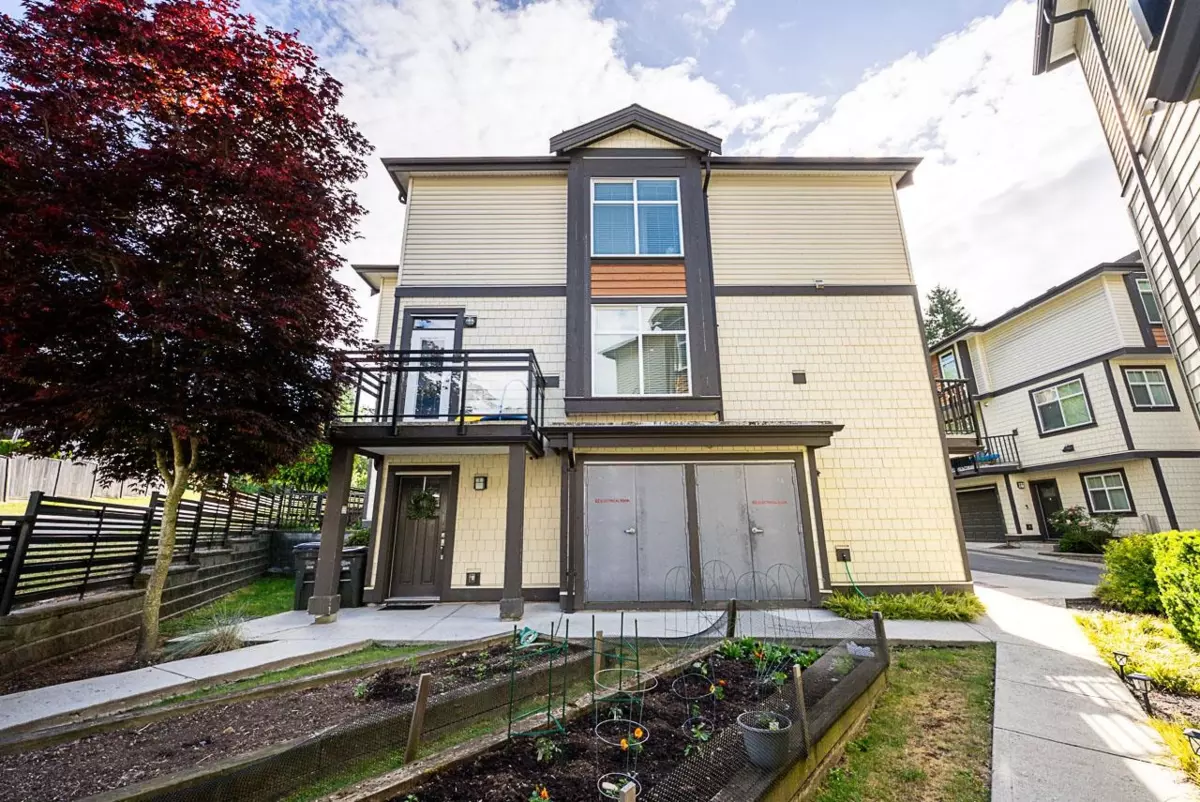 Family Room Photo of 7 6055 138 Street, Surrey, BC