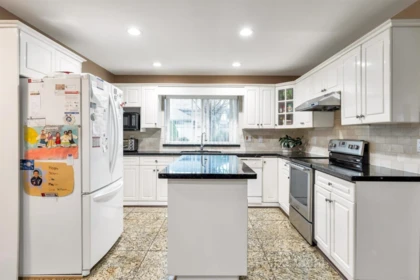 Kitchen Island Photo of 16011 110 Avenue, Surrey, BC
