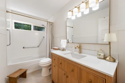 Powder Room Photo of 4547 196a Street, Langley, BC