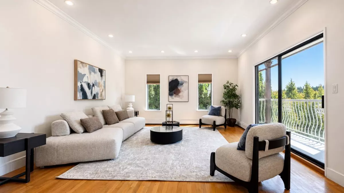 Family Room Photo of 1277 Charter Hill Drive, Coquitlam, BC