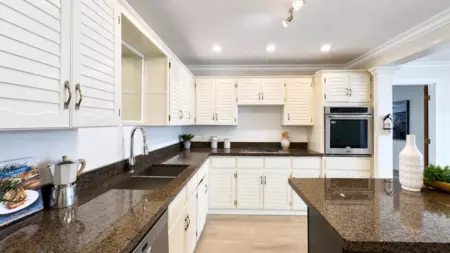 Walk-In Closet Photo of 1277 Charter Hill Drive, Coquitlam, BC