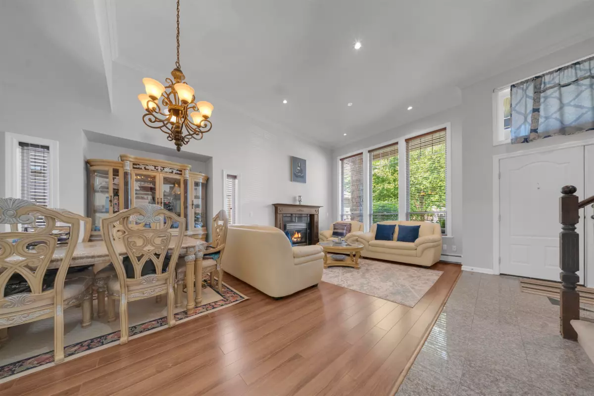 Dining Area Photo of 17460 64a Avenue, Surrey, BC