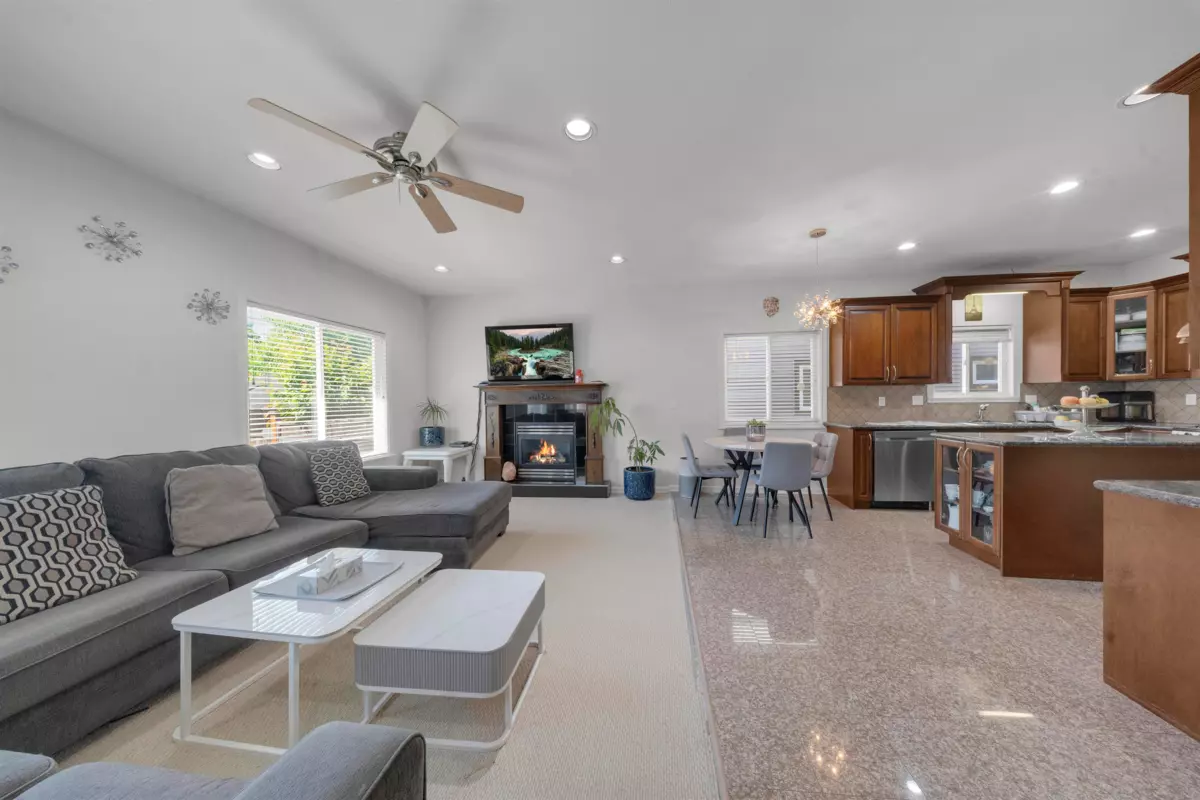 Family Room Photo of 17460 64a Avenue, Surrey, BC