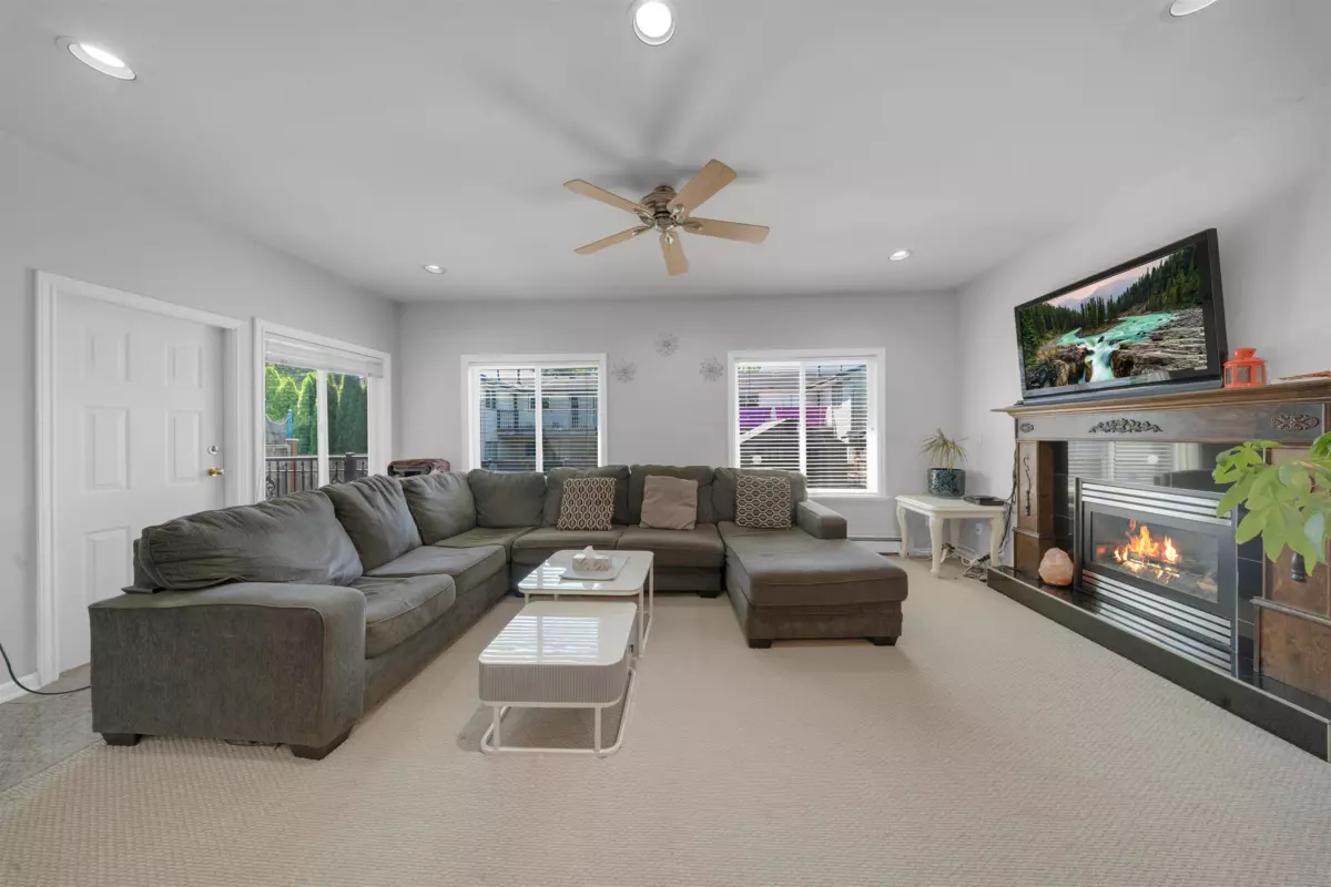 Living Room Photo of 17460 64a Avenue, Surrey, BC