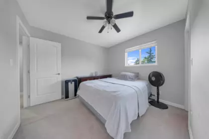 Guest Bathroom Photo of 17460 64a Avenue, Surrey, BC